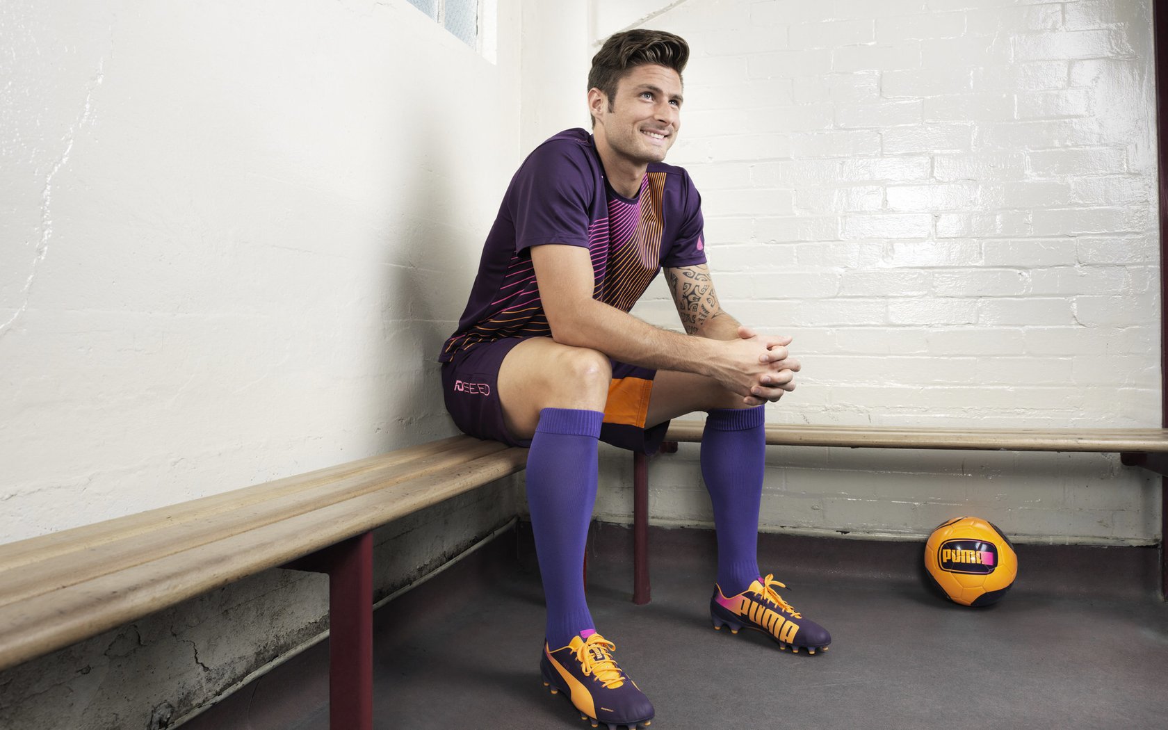 九游esport-特色足球文化在国际科技展览中亮相，展示体育科技创新实力，足球技术展示